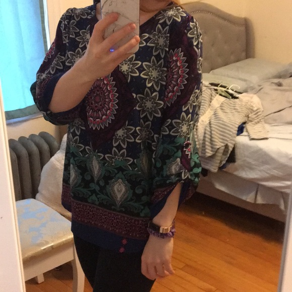 Francesca’s Patterned Tunic Blouse - Picture 6 of 6